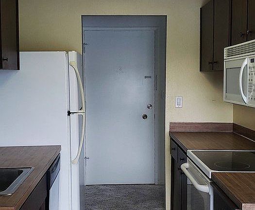 4th image of 924 Shorewood Dr APT 32