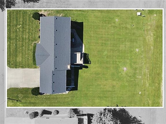 3rd image of 707 Lake Manor Dr