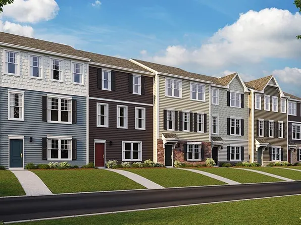 40 Democracy Mews, Ranson, WV 25438