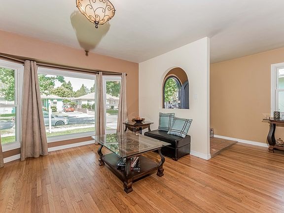 4th image of 4828 Lorelei Ave
