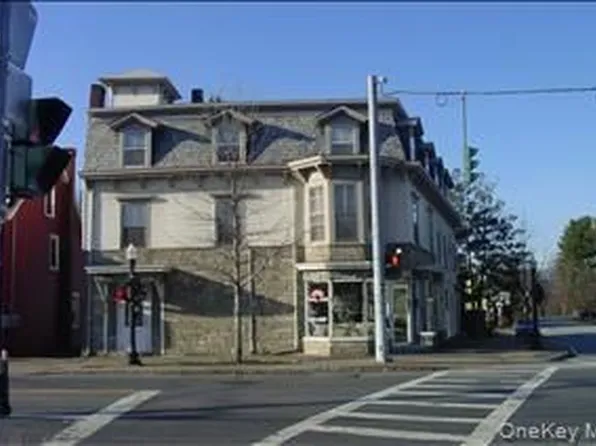 4 W Market St APT 2, Hyde Park, NY 12538