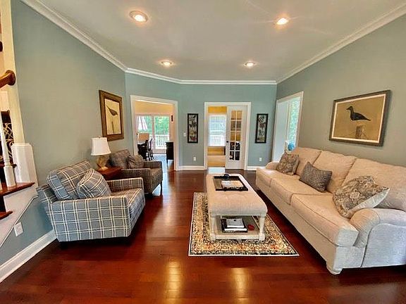 3rd image of 256 Fox Chase Cir