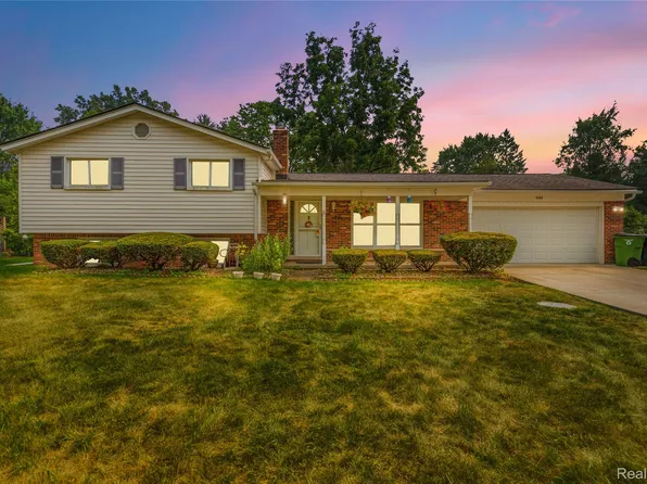 5108 Shelbyshire Dr, Shelby Township, MI 48316