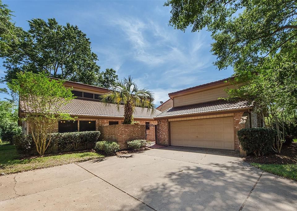 1st image of 5831 Arncliffe Dr