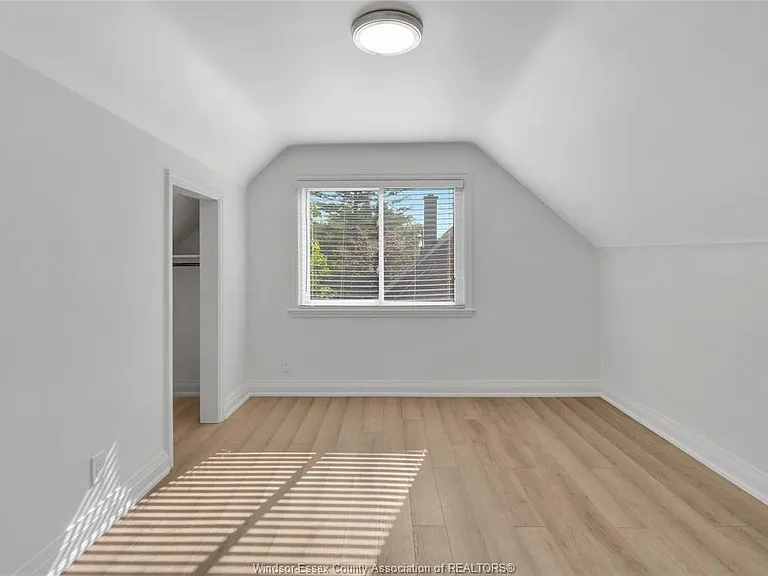 6633 Wyandotte St E — Photo 11