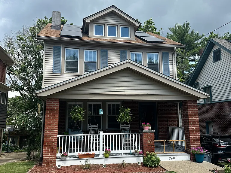 220 Sieaforth Ave — Photo 1