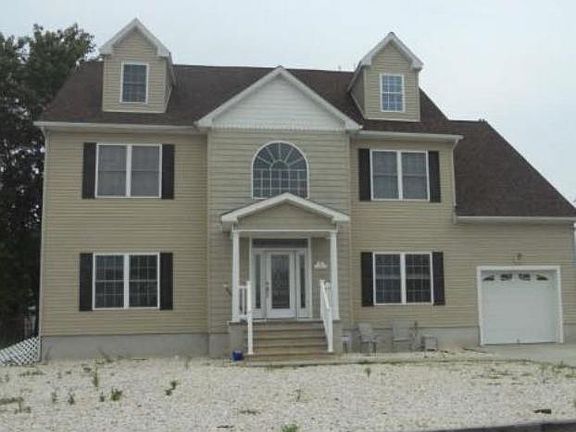 2nd image of 31 Lagoon Dr E