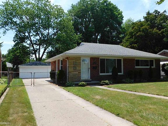 3rd image of 825 Harrington St