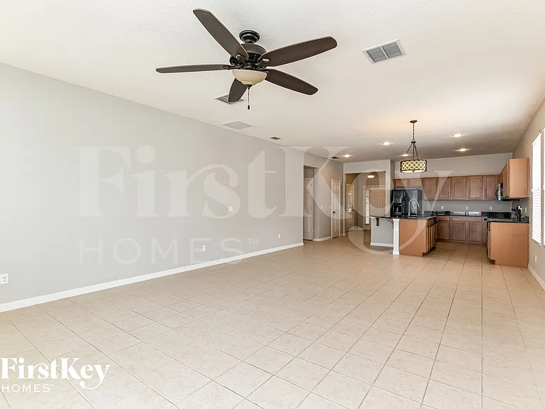 2716 Barclay Ln — Photo 3