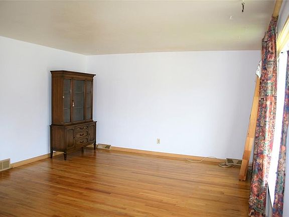 3rd image of 5264 E 102nd St