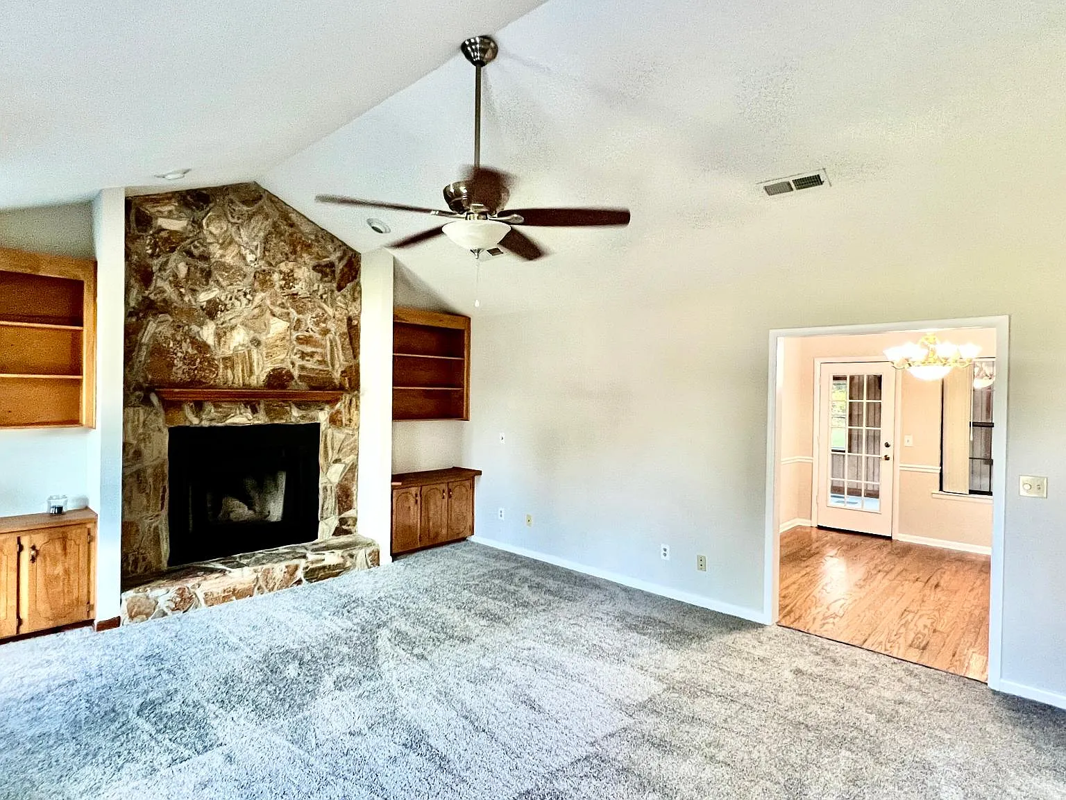 3 bed, 1950 sqft, $1,500 — Photo 2