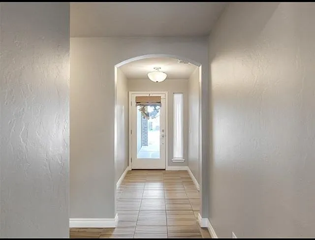 810 Barbaroot Dr — Photo 2