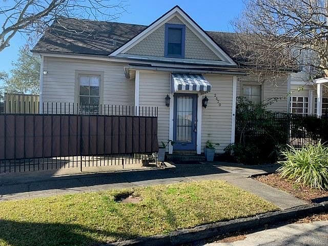 1st image of 2620 Desoto St