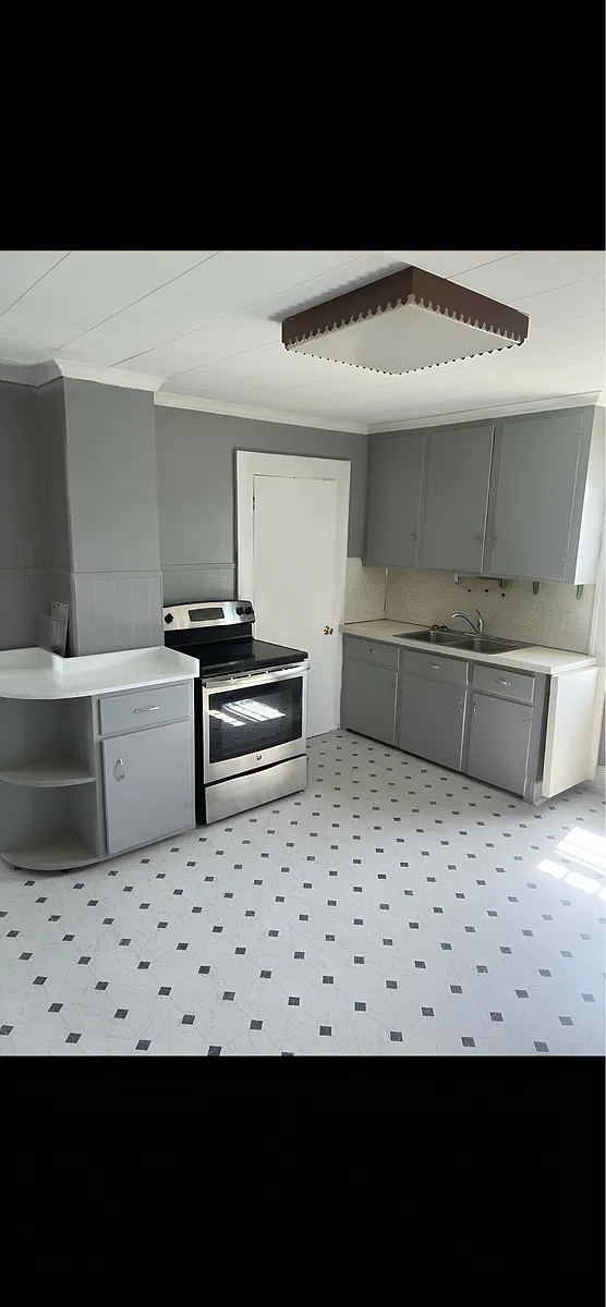 Building Photo - 1733 Bundy St #3