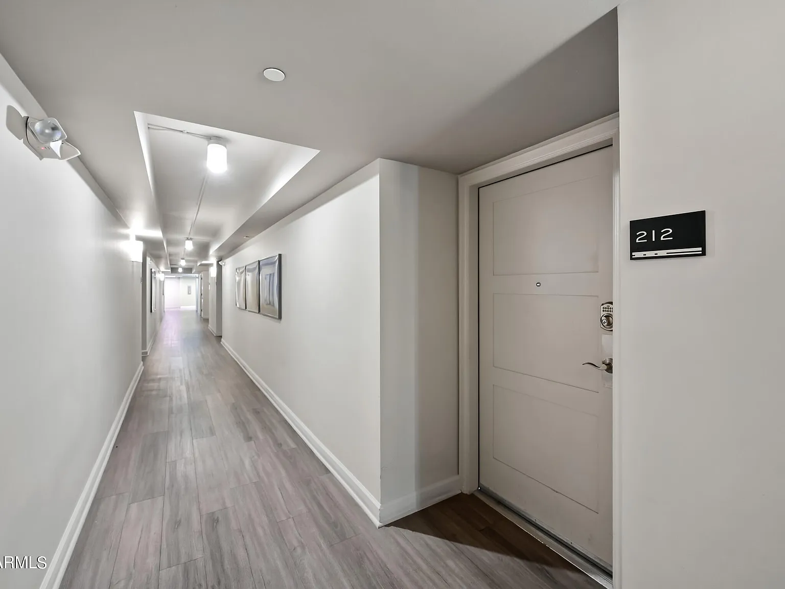 1 bed, 1.0 bath, 847 sqft, $1,800 — Photo 1