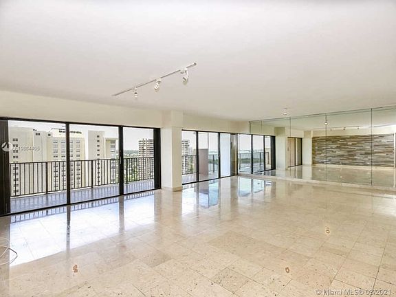 5th image of 1800 NE 114th St APT 2108