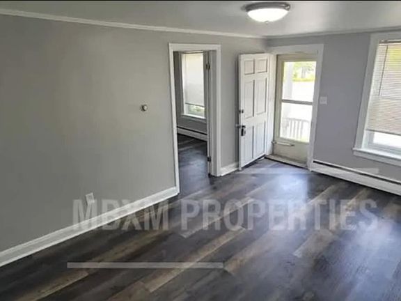 5th image of 75 Pennsylvania Ave #A