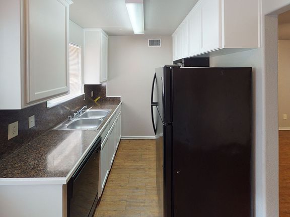 3rd image of 2503-2505 W Prairie St