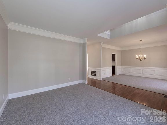 5th image of 16009 Cranleigh Dr