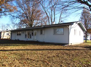 404 Southland Dr S, Tuscola, IL 61953