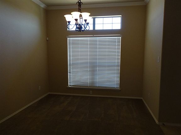 3rd image of 405 Willow Creek Dr