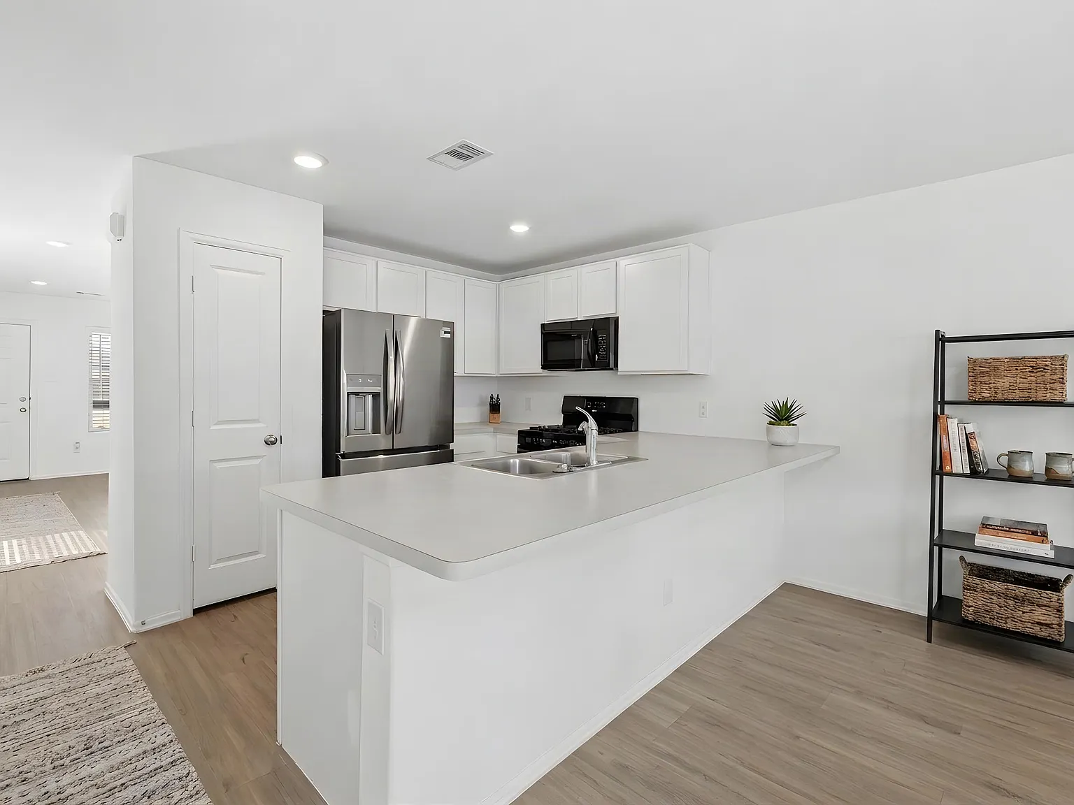 4 bed, 1683 sqft, $1,950 — Photo 2