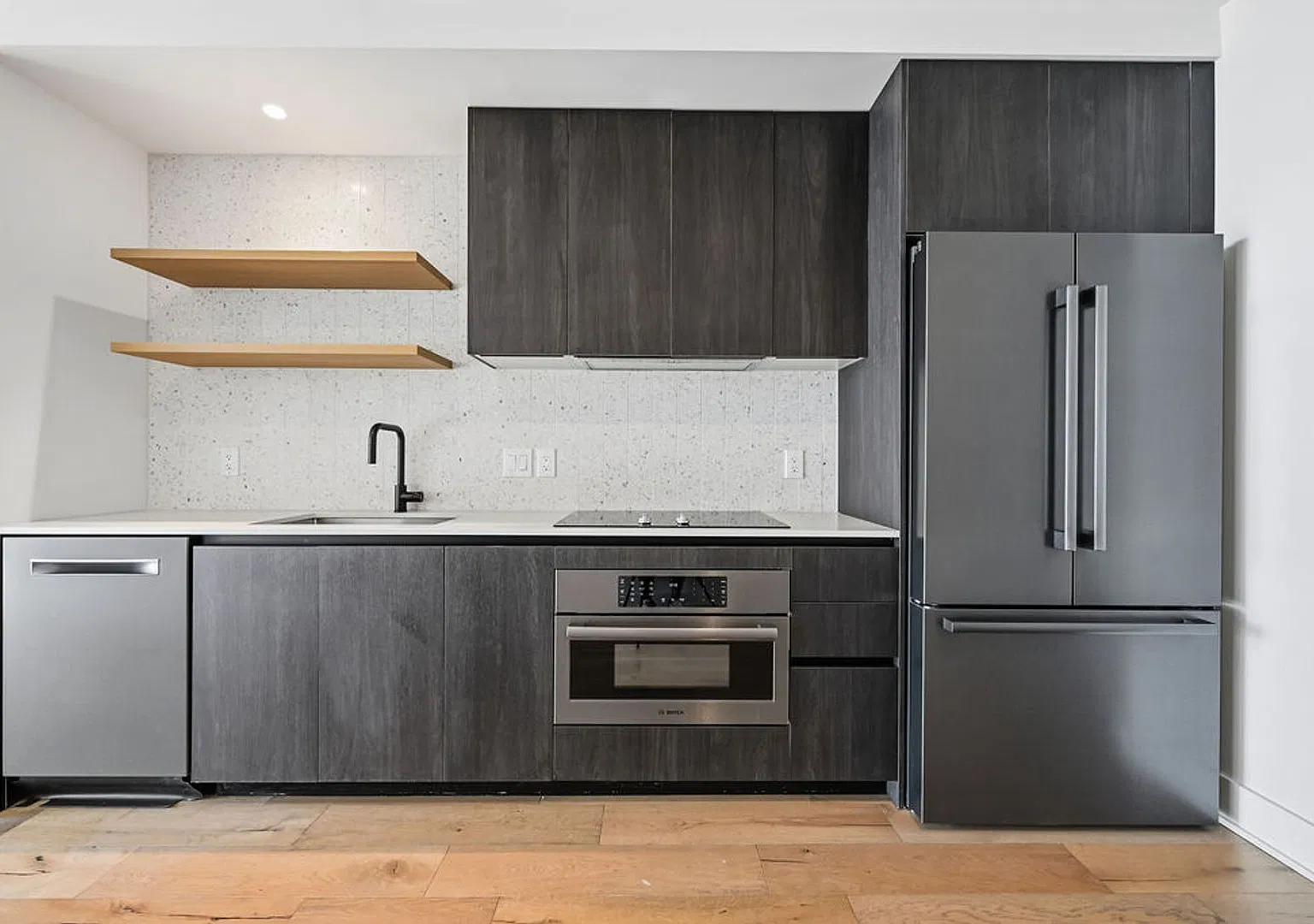 Luxury Downtown 1 Bed 1 Bath Condo — Photo 2