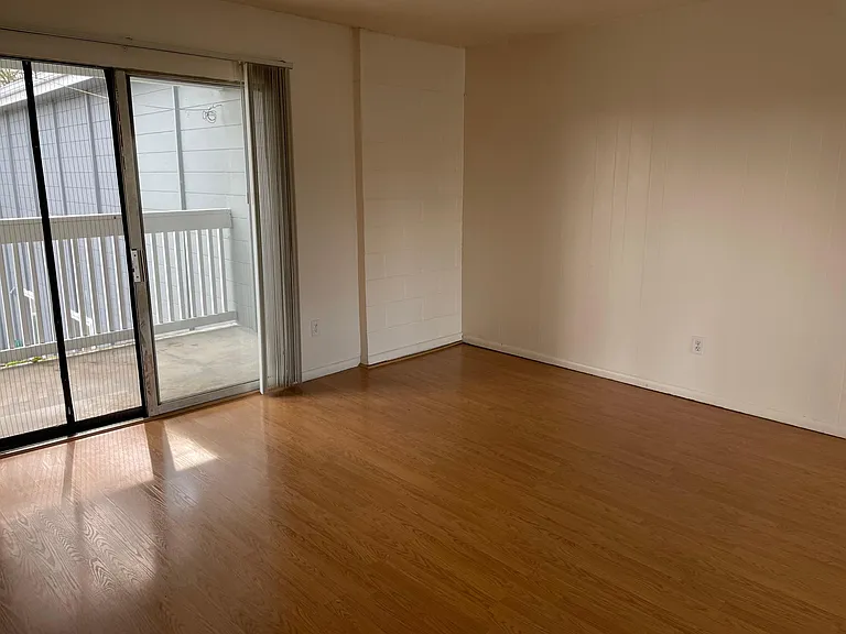 1409 SE Mall St #5 — Photo 5