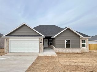 273 Tonya Loop, Huntsville, AR 72740