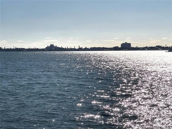 5980 Shore Blvd S APT 111, Gulfport, FL 33707