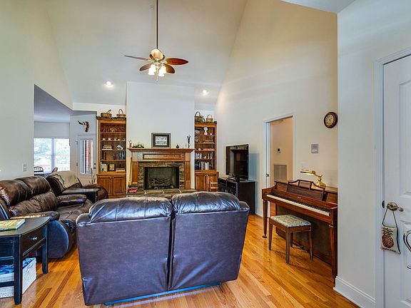 4th image of 162 Morgan Ct