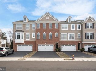204 Saddlebrook Dr, Bensalem, PA 19020