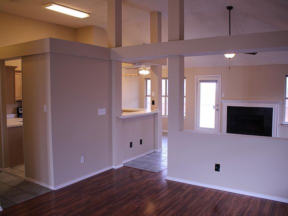 4th image of 1121 Gordon Oaks Dr