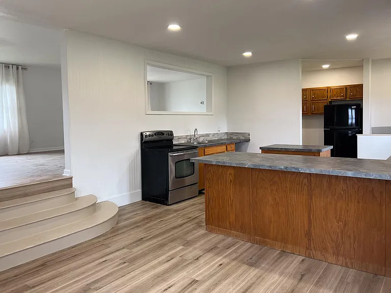 1517 Grant St — Photo 2