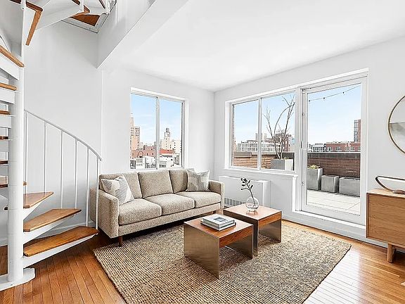 2nd image of 259 Elizabeth St #Phd