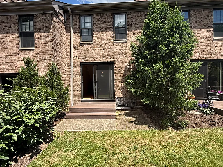181 Long Hill Rd #P2 — Photo 18