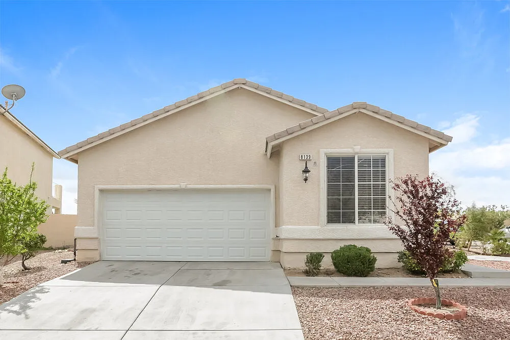 3 bed, 2.0 bath, 1105 sqft, $1,990 — Photo 1
