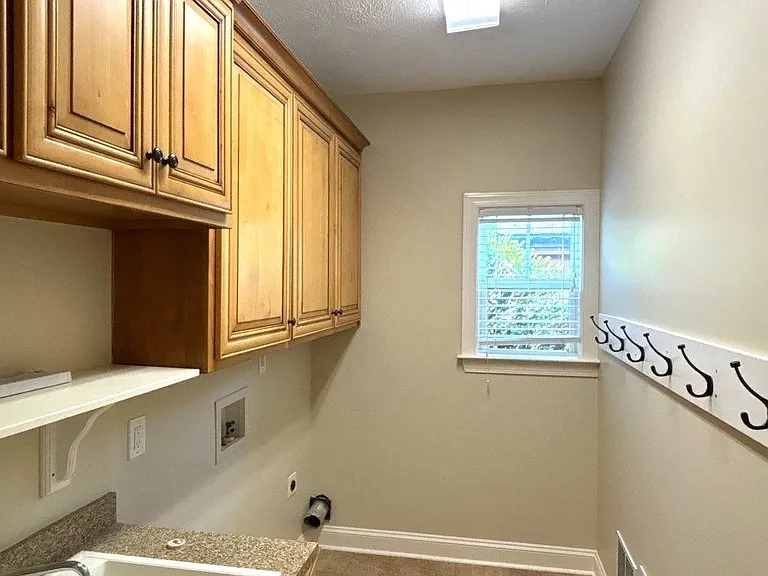 1018 Silver Lake Dr — Photo 42