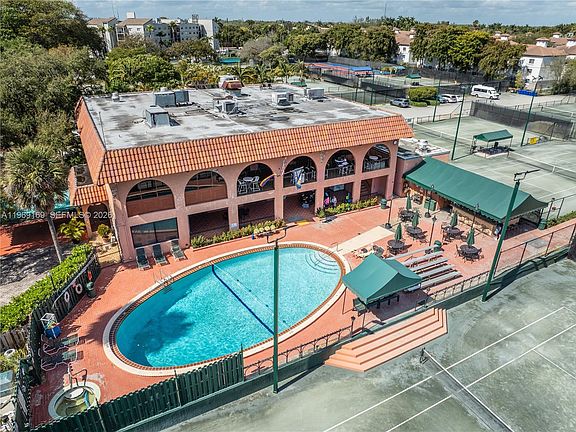 3rd image of 670 Tennis Club Dr APT 307