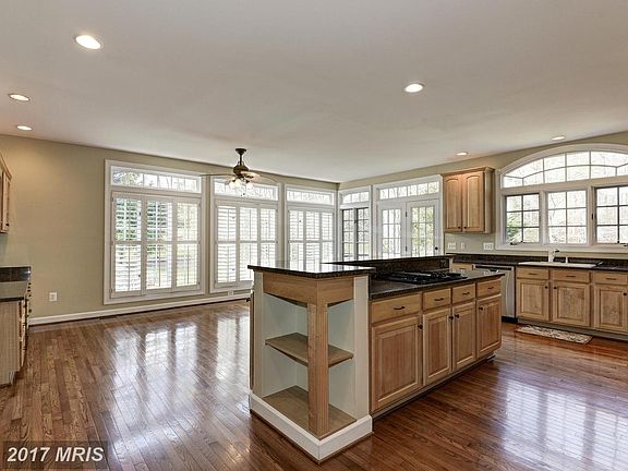 5th image of 13704 Balmoral Greens Ave