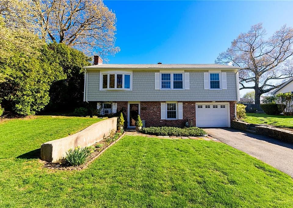 1st image of 8 Gillooly Dr