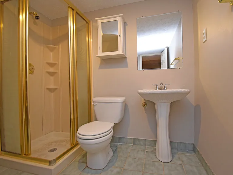6490 Glenarbor Dr — Photo 30