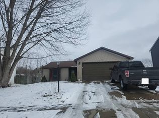 404 Granada Dr, Kendallville, IN 46755