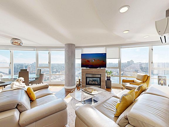 5th image of 1033 Marinaside Cres #2706
