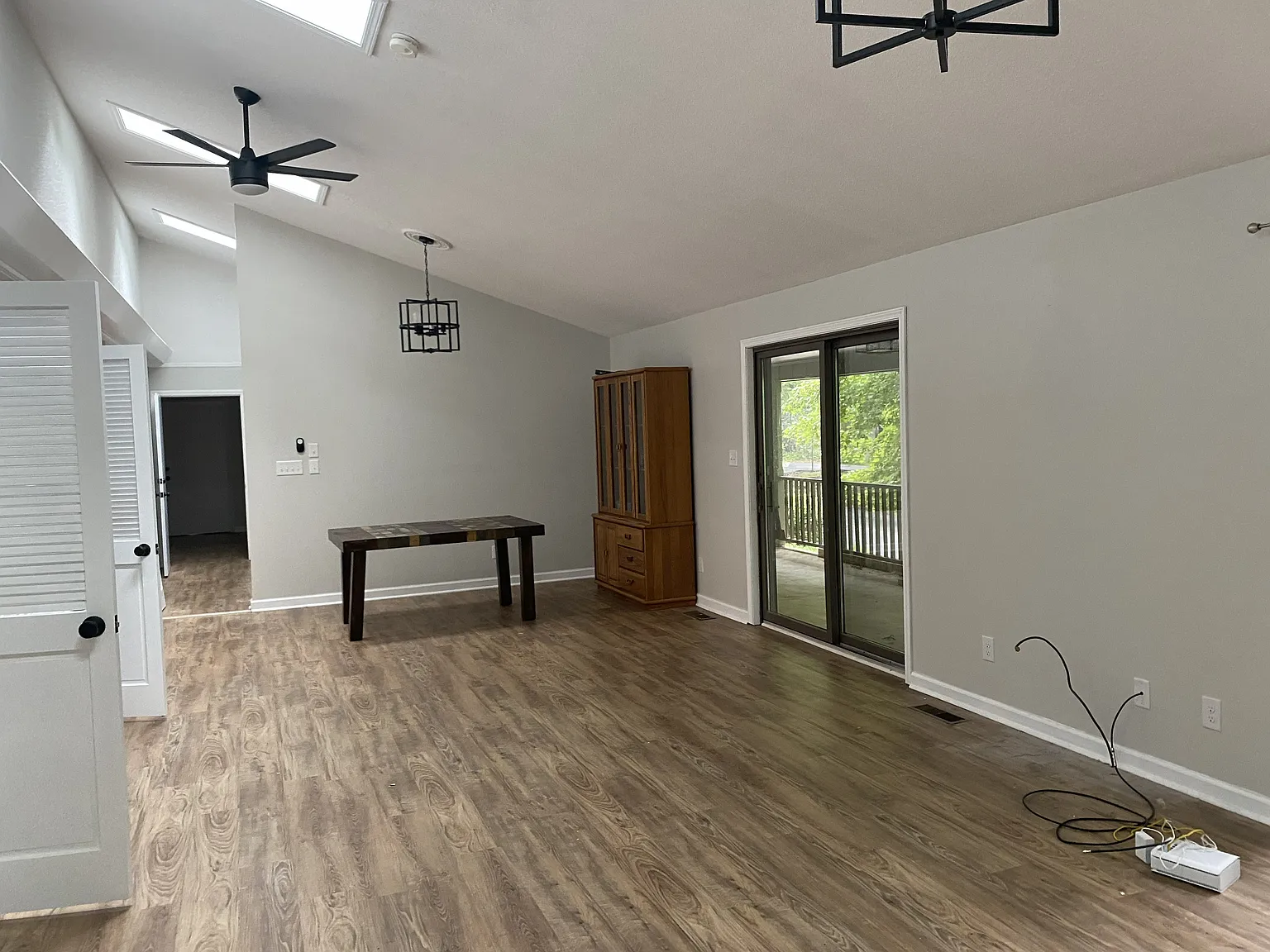 4 bed, 3211 sqft, $4,025 — Photo 3