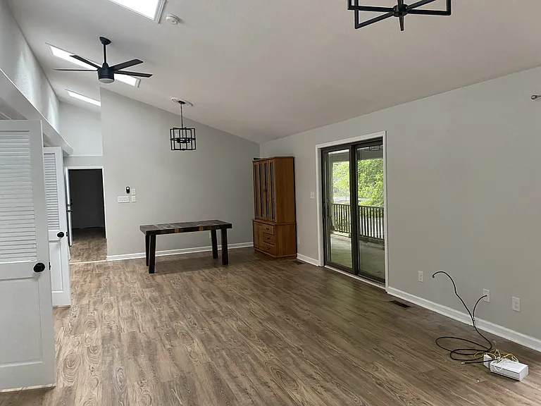 183 Laurel Dr — Photo 3