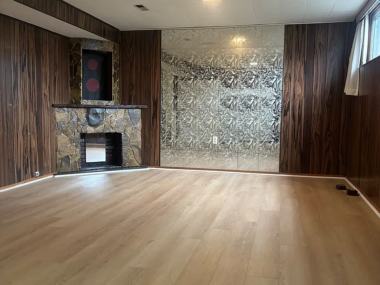 97 Tourmaline Dr — Photo 2