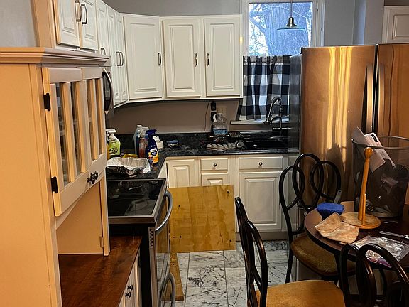 3rd image of 919 Lenox Pl #917-A