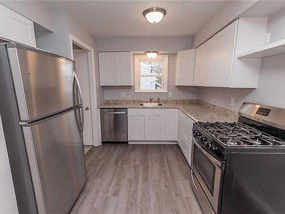 3rd image of 13555 Shady Oak Blvd