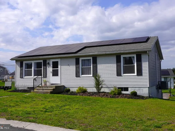 85 E Locust Ln, New Oxford, PA 17350